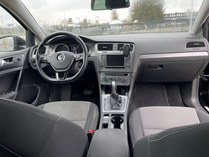 Volkswagen Golf (9 foto / 10)