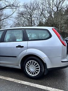 Ford Focus 1.6 Benzin Automaat / Registreerimistasu on makst (8 foto / 15)