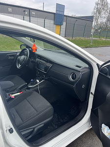 Toyota Auris 1.8 Гибрид + LPG Автомат 2014 (5 фото из 9)