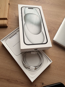iPhone 15 (4 foto / 5)