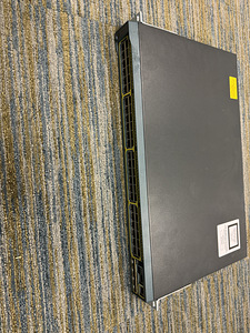 Cisco 2960-S 52 port switch (2 foto / 2)