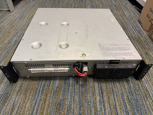 APC Smart-UPS RM 1000VA Usb (1 foto / 3)