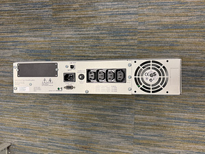 APC Smart-UPS RM 1000VA Usb (3 foto / 3)