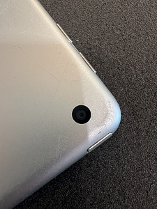 Планшет Apple iPad 9.7" (2017) 32GB WiFi (3 фото из 5)