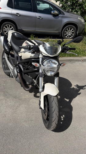 Ducati Monster 696