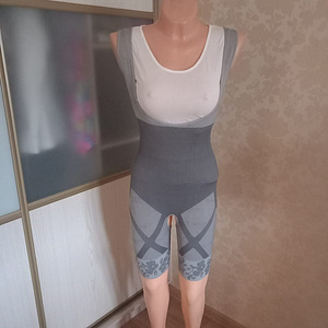 Uus, korrigeeriv body, suurus EU 40/44 (1 foto / 2)