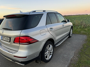 Mercedes-Benz GLE 250 150kW 2.1AMG Special Edition (9 foto / 15)