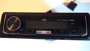 JVC KD-X451DBT (2 фото из 5)