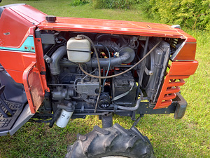 Kubota väike traktor L185 4WD Mullafreesiga (4 foto / 7)