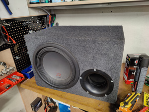 Комплект басовых 2500W RMS alpine type R, dm2500 и кабели (1 фото из 3)