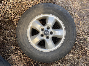 Hyundai valuveljed 6,5 x 16 ET 46,0 suverehvidega (1 foto / 2)