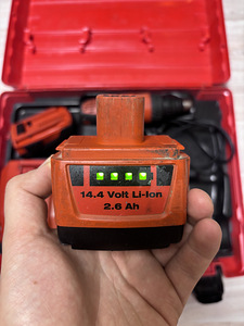 Hilti SF-121-A/SF-144-A aku ja laadija komplektid (4 foto / 7)