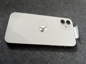 iPhone 12 white 64gb (9 foto / 10)