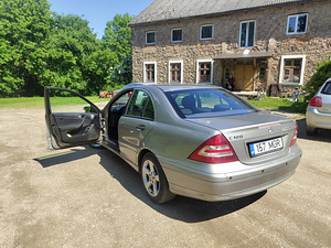 Mercedes-Benz C180 Compressor (3 foto / 5)