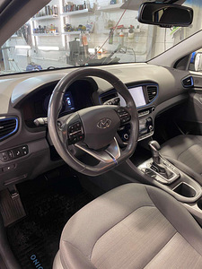 Hyundai IONIQ гибрид 2018 (8 фото из 8)