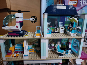 Müüa üliäge Lego Friends Heartlake'i linna haigla komplekt (8 foto / 8)