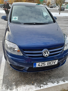 Продам машину (2 фото из 13)