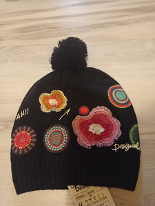 Desigual müts +kindad (2 foto / 3)