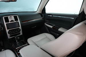 Chrysler 300C (10 foto / 11)