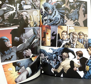 Koomiks Batman Earth-1 (2 raamatust koosnev komplekt) (4 foto / 4)