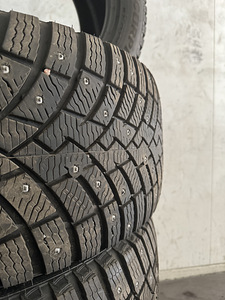 Pirelli Ice Zero 2 285/45/22 (2 фото из 6)