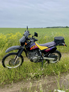 Suzuki DR650SE (5 foto / 8)
