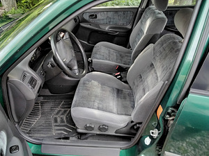 Mazda 626. 99 г. (3 фото из 9)