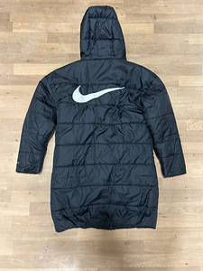 Зимняя куртка Nike (3 фото из 4)