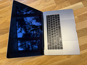 MacBook Pro 15" (2019) – i9 / 16GB RAM / 512GB SSD (2 foto / 9)