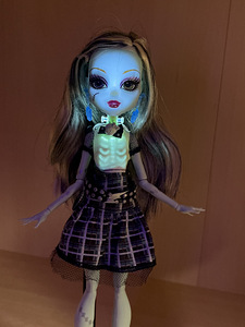 Helendav Monster High nukk (7 foto / 8)