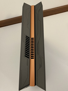Asus GR8 II-T029Z (4 foto / 6)