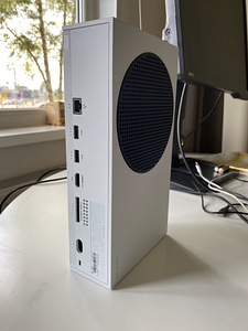 Xbox Series S 512Gb koos 3 kontrolleriga (2 foto / 8)