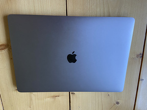 MacBook Pro 16 2019 i7 32gb (2 foto / 9)