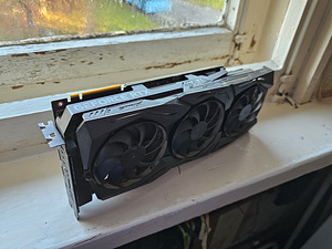 ASUS ROG STRIX GeForce RTX 2080TI-O11G (1 foto / 2)