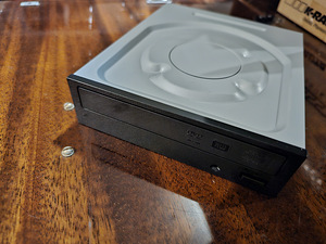 DVD kirjutaja Lite-On IHAS124-14 (1 foto / 1)