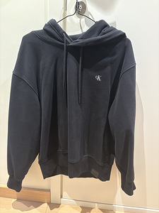 Продается свитер Calvin Klein (1 фото из 2)