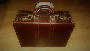 Кожаный портфель