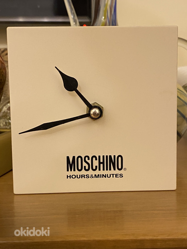 Настольные часы Moschino