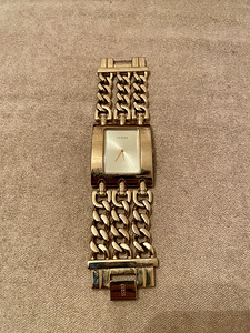 Часы Guess (4 фото из 5)