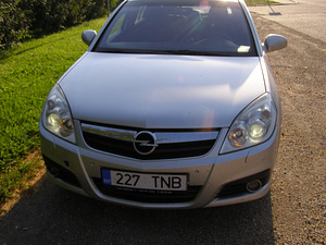 Opel Signum 2006 1,9diisel automaat (4 foto / 5)