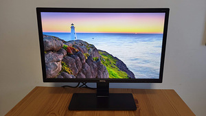 Benq monitor Full HD (2 foto / 2)