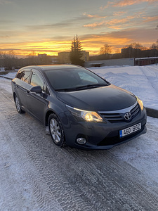 TOYOTA AVENSIS 2012 LPG (1 foto / 7)