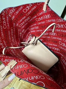 Shopper Calvin Klein (1 foto / 2)