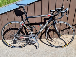 Шоссейный велосипед с карбоновой рамой Scott CR1 PRO