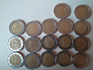 Монеты 2 евро и монеты 1 евро