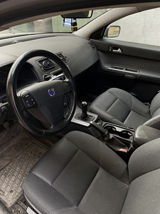 VOLVO V50 2006 (6 foto / 10)