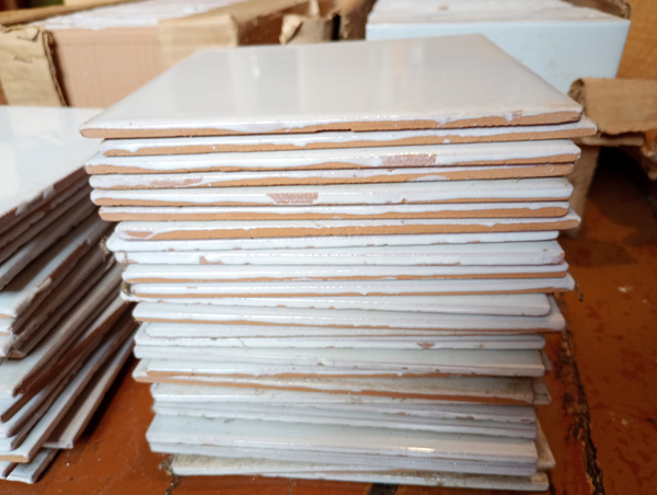 Valged keraamilised plaadid 15x15