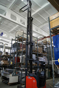 ШТАБЕЛЕР LINDE R20N (3 фото из 10)