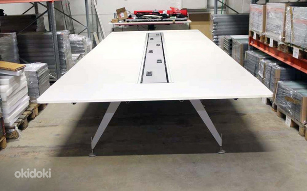 Большой стол для совещаний (фото #2)