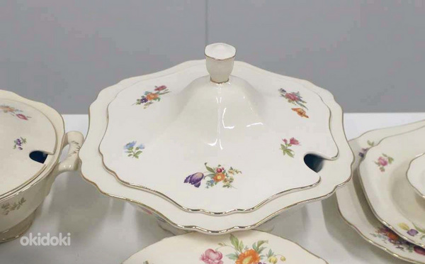 Посуда из арабского фарфора, штампованная камином, 44 предмета. (фото #7)